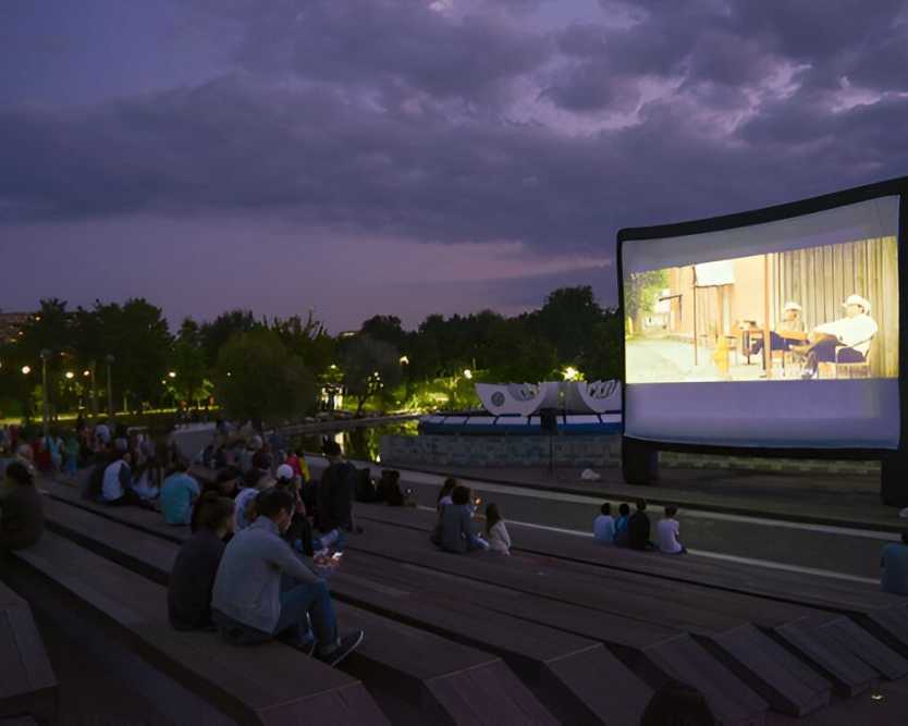 outdoor-projector-hire-that-makes-aussie-nights-feel-extra-special
