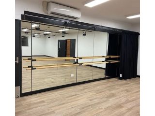 modern-studio-mirrors-for-fitness-dance-studios-in-bayswater-small-1