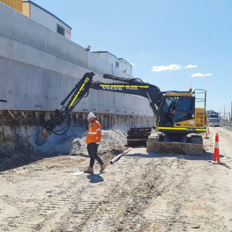 wet-plant-hire-services-excavator-hire-robar-rentals-big-0