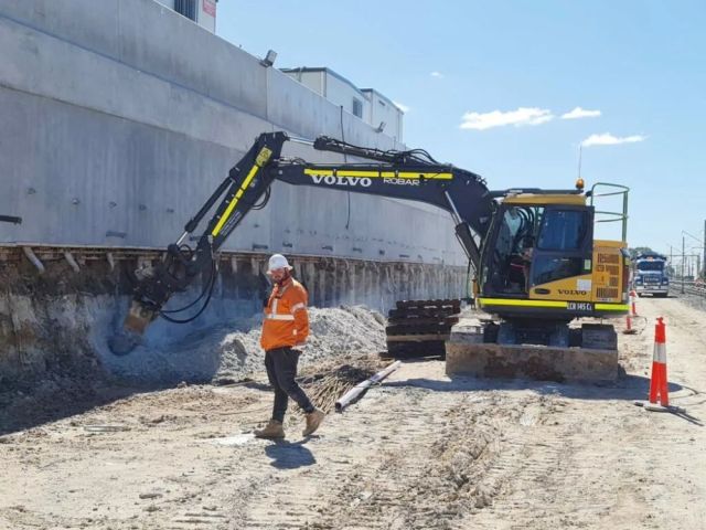 wet-plant-hire-services-excavator-hire-robar-rentals