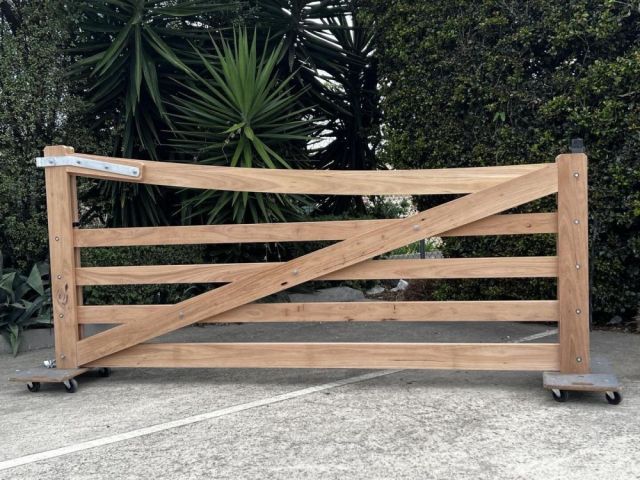 why-choose-custom-wooden-gates-in-the-mornington-peninsula