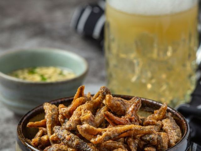 crispy-pork-crackling-crunchy-pork-scratchings-australia
