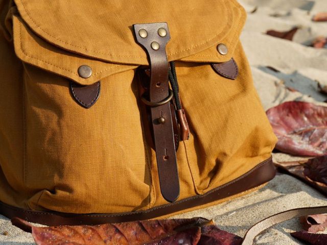 premium-canvas-leather-backpack-for-work-and-travel