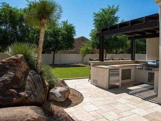 outdoor-pavers-in-brisbane-for-durable-patio-style