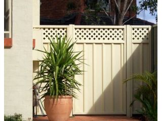 colorbond-fence-strong-stylish-boundary-solution-small-0