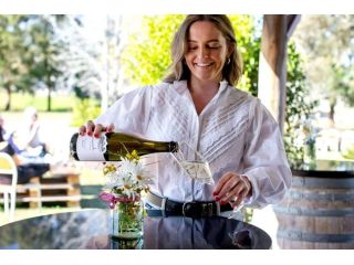 visit-pokolbin-wineries-for-relaxed-wine-experiences-small-0