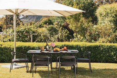 affordable-cantilever-umbrellas-for-outdoor-spaces-big-0