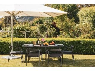 affordable-cantilever-umbrellas-for-outdoor-spaces-small-0