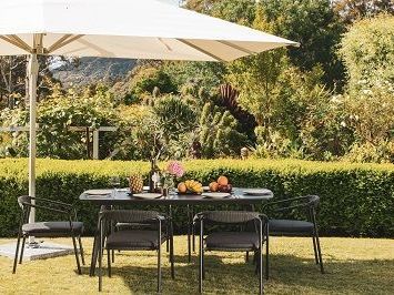 affordable-cantilever-umbrellas-for-outdoor-spaces
