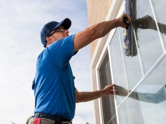 professional-window-cleaning-for-local-businesses-in-lyneham