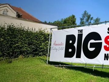 durable-waterproof-resistant-outdoor-banners-for-long-term