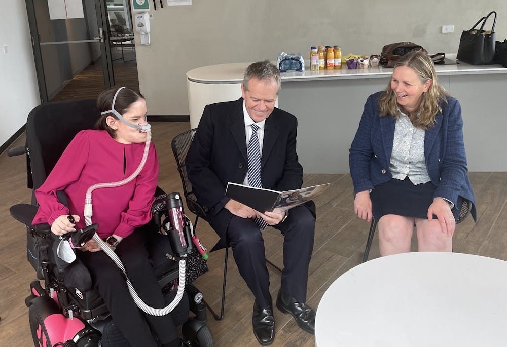 caring-support-workers-available-for-daily-home-assistance-big-2