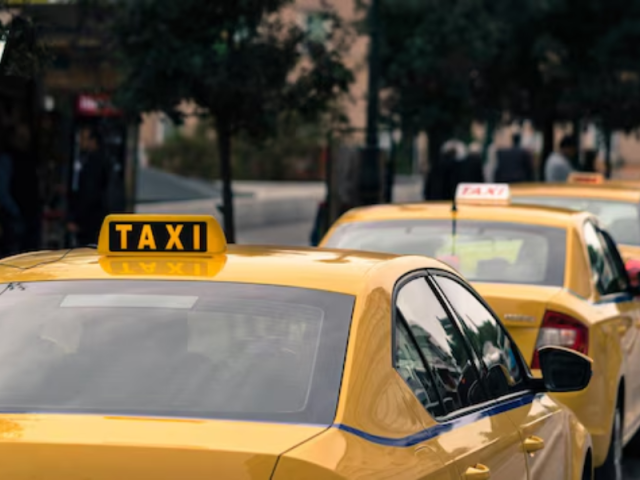 local-taxi-in-golden-point-for-fast-and-affordable-travel