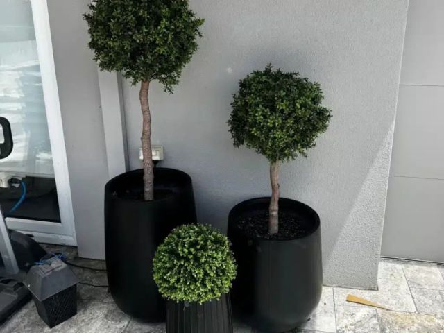 decorative-artificial-topiary-balls-for-garden-styling