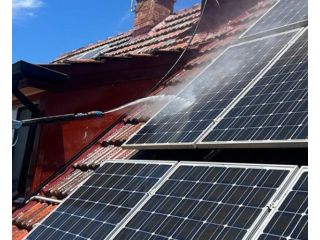 sa-solar-panel-cleaning-small-0