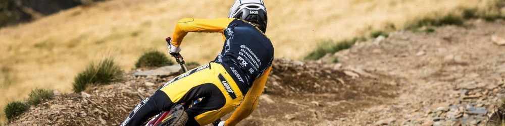 every-ride-with-the-right-mountain-bike-chest-protector-big-0