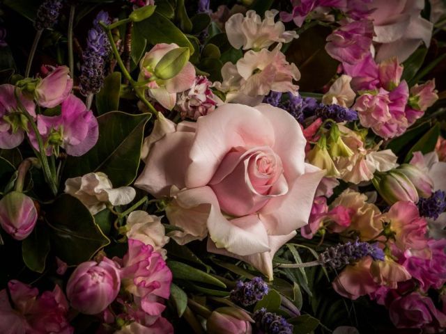 a-circle-of-light-for-a-final-farewell-with-hand-picked-wreaths