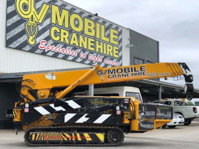 our-crawler-mounted-crane-handles-tight-sites-without-compromise