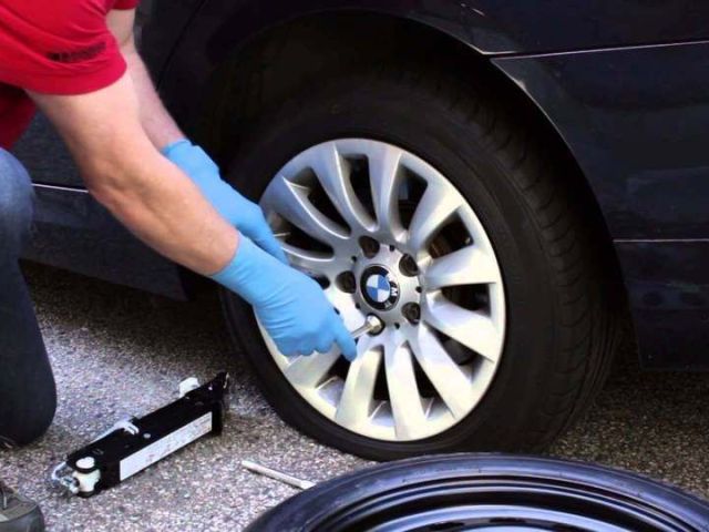 flat-tyre-roadside-assistance-quick-help-when-you-need-it-most