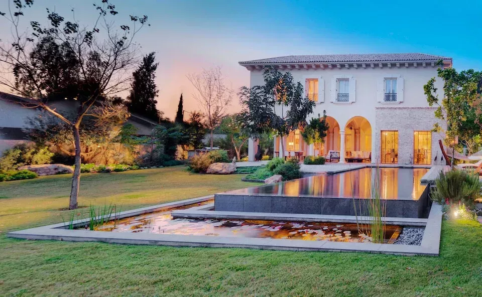 premium-luxury-home-builders-in-melbourne-for-refined-living-big-0