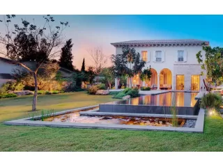 premium-luxury-home-builders-in-melbourne-for-refined-living-small-0