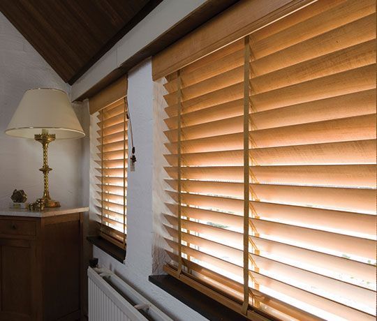 wooden-venetian-blinds-elegant-and-timeless-window-coverings-big-0