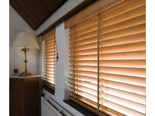 wooden-venetian-blinds-elegant-and-timeless-window-coverings-small-0