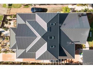 expert-metal-roofing-and-installation-services-small-0