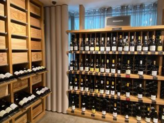 wine-cellars-for-modern-wine-storage-solutions-small-0