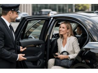 how-does-a-melbourne-airport-maxi-taxi-make-travel-easier-small-0