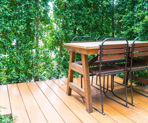expert-decking-in-the-ponds-big-0