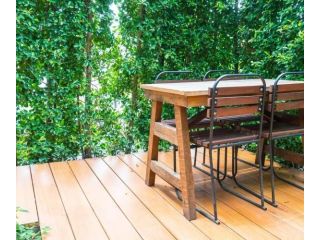 expert-decking-in-the-ponds-small-0