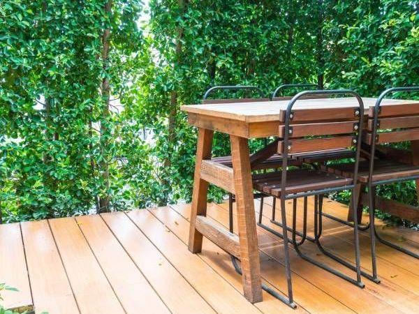 expert-decking-in-the-ponds
