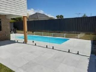 modern-frameless-glass-pool-fencing-systems-small-0