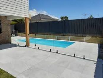modern-frameless-glass-pool-fencing-systems