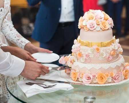 elegant-custom-wedding-cakes-brisbane-for-your-special-day