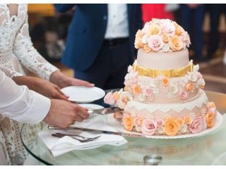 elegant-custom-wedding-cakes-brisbane-for-your-special-day-small-0