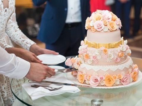elegant-custom-wedding-cakes-brisbane-for-your-special-day