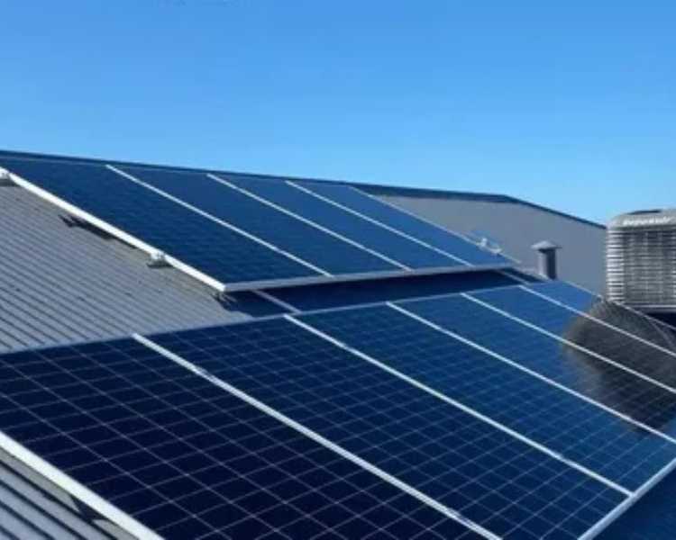 solar-panels-in-delacombe