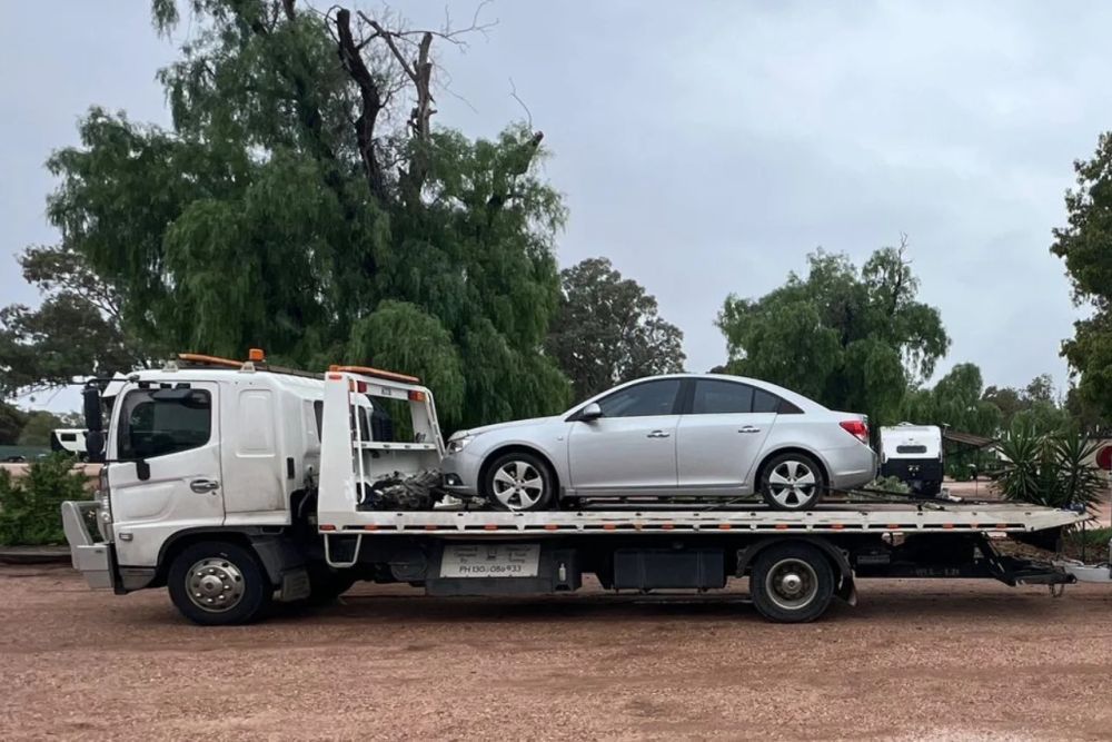 safe-vehicle-towing-and-assistance-solutions-big-0