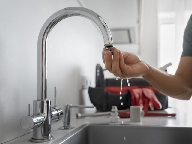 leaking-tap-adelaide-fast-tap-repairs-emergency-plumbers