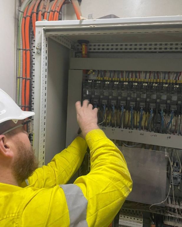 unsure-about-costs-electrician-service-price-enquiry-made-simple-big-3
