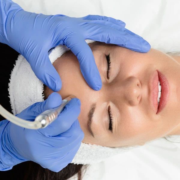 advanced-facial-treatment-clinic-robina-expert-solutions-big-1