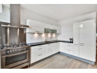 give-your-kitchen-a-fresh-look-with-better-layouts-small-0