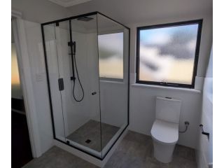 frameless-showerscreen-replacement-in-perth-fast-fix-small-1