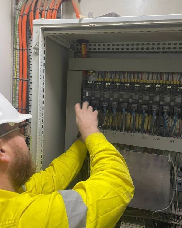 expert-industrial-electrician-wetherill-park-fast-reliable-big-1