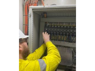 expert-industrial-electrician-wetherill-park-fast-reliable-small-1