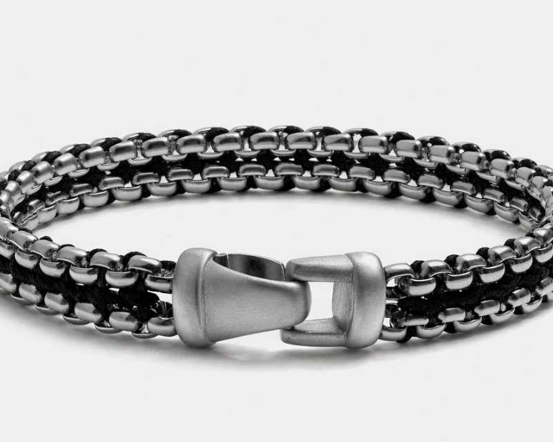 bold-stylish-men-matte-black-onyx-bracelet