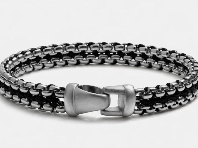 bold-stylish-men-matte-black-onyx-bracelet