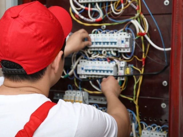 wollongong-electrician-costs-call-out-fees-hourly-rates
